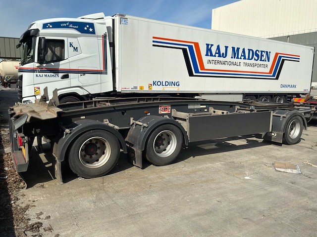 2018 volvo truck container transporter dubbele aanhanger - afbeelding 62 van  62