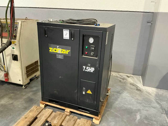 2018 zionair cp55s12 luchtcompressor gedempt - afbeelding 1 van  4