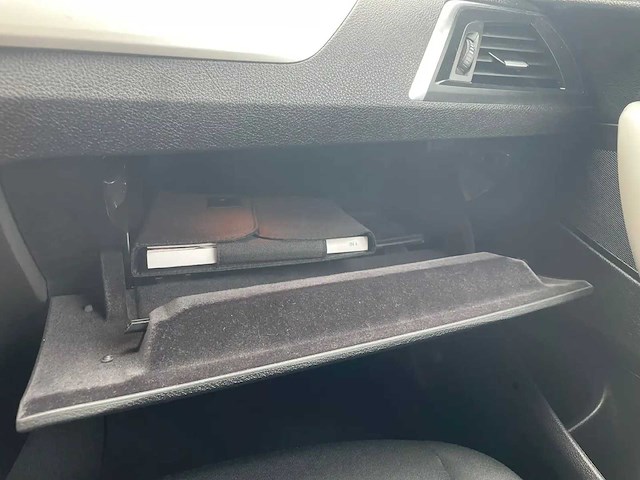 2019 bmw 118i hatchback personenauto - afbeelding 27 van  50