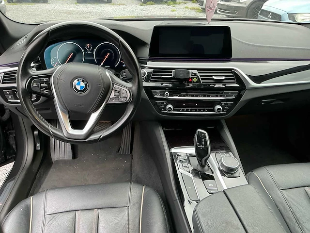 2019 bmw 520i g5l personenauto - afbeelding 4 van  19