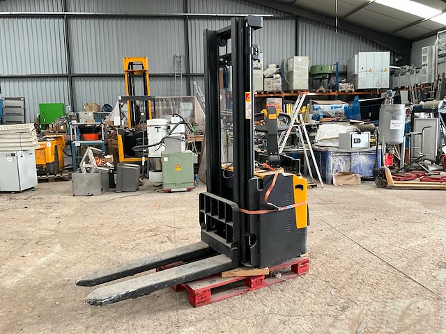 2019 electric stacker ua-aa15 stapelaar - afbeelding 1 van  10