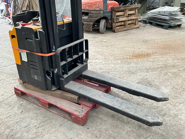 2019 electric stacker ua-aa15 stapelaar - afbeelding 1 van  2