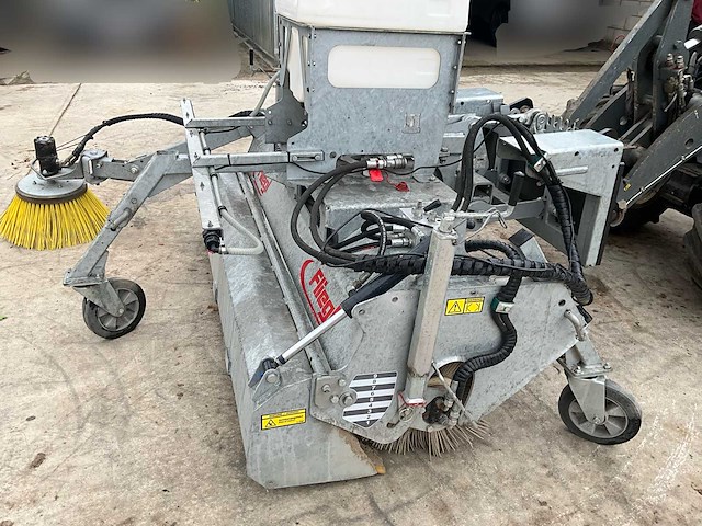2019 fliegl khe 185/500 veegmachine - incl. giant/weidemann aansluiting - afbeelding 10 van  15