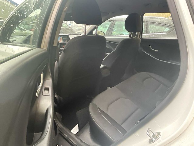 2019 hyundai i30 personenauto - afbeelding 8 van  27