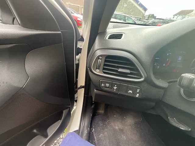 2019 hyundai i30 personenauto - afbeelding 14 van  27