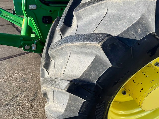 2019 john deere 6r215 vierwielaangedreven landbouwtractor - afbeelding 2 van  23