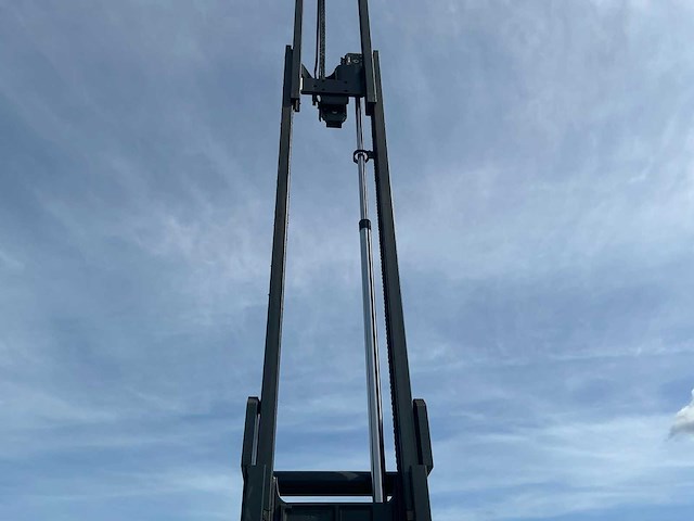 2019 linde r14 reach truck - afbeelding 10 van  28
