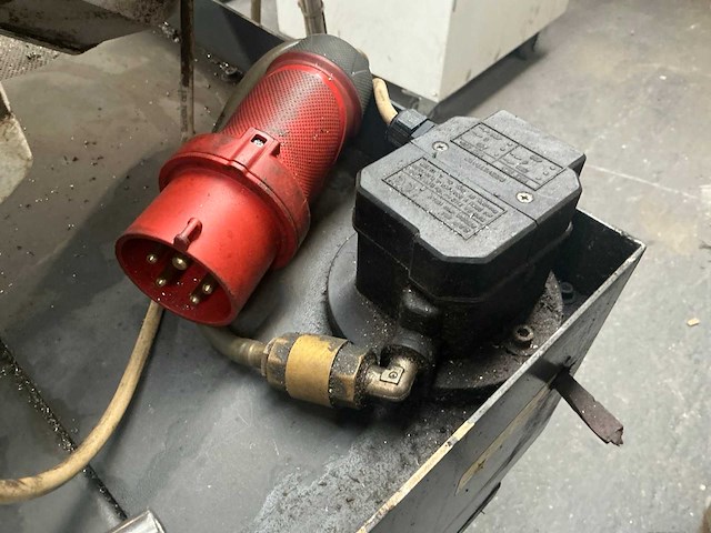 2019 macc special 330 cso metalen horizontale bandzaagmachine - afbeelding 10 van  15