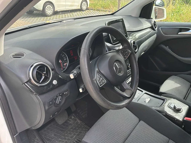 2019 mercedes-benz b-klasse 220d ambition auto - afbeelding 13 van  59