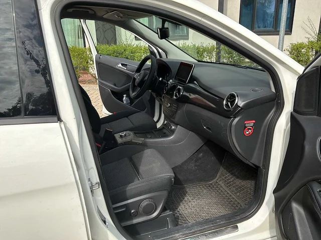 2019 mercedes-benz b-klasse 220d ambition auto - afbeelding 39 van  59