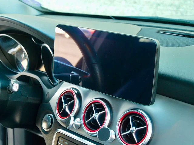 2019 mercedes-benz cla 180 schietremauto - afbeelding 15 van  37