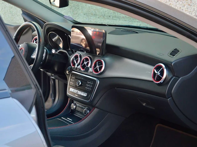 2019 mercedes-benz cla 180 schietremauto - afbeelding 16 van  37
