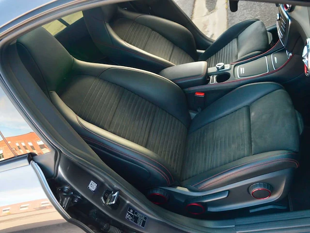 2019 mercedes-benz cla 180 schietremauto - afbeelding 17 van  37