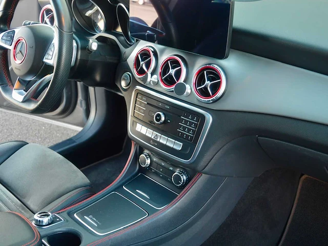 2019 mercedes-benz cla 180 schietremauto - afbeelding 21 van  37
