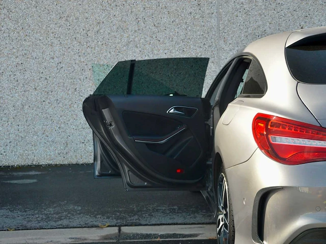 2019 mercedes-benz cla 180 schietremauto - afbeelding 25 van  37