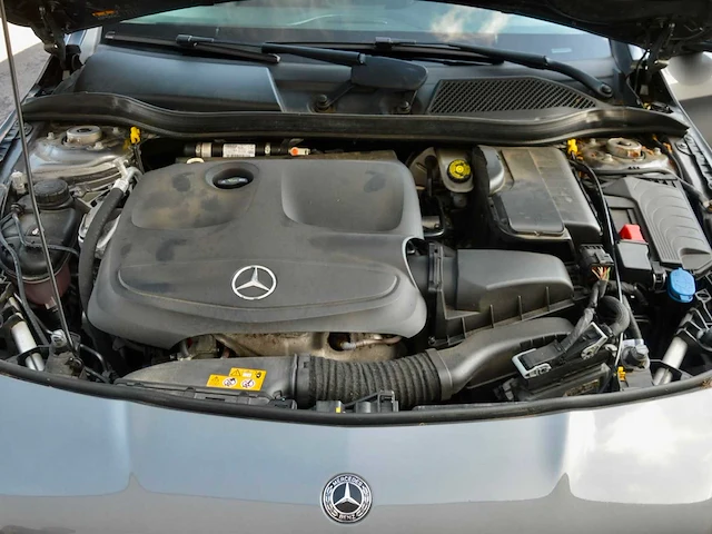 2019 mercedes-benz cla 180 schietremauto - afbeelding 27 van  37