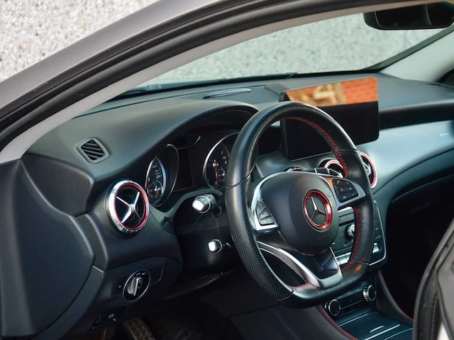 2019 mercedes-benz cla 180 schietremauto - afbeelding 37 van  37