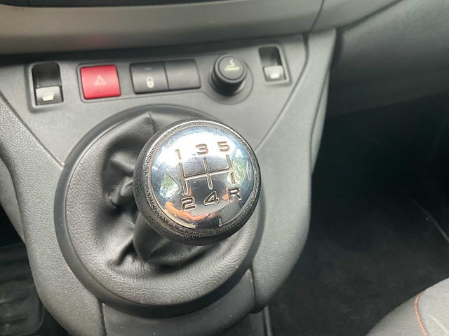 2019 peugeot partner tepee 1.6 bluehdi stationwagen 5 pers - euro 6 - airco - trekhaak - afbeelding 18 van  42