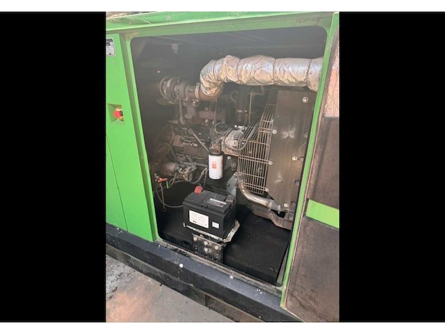 2019 stroomgroep 60kva + mazouttank 2100l - afbeelding 10 van  12