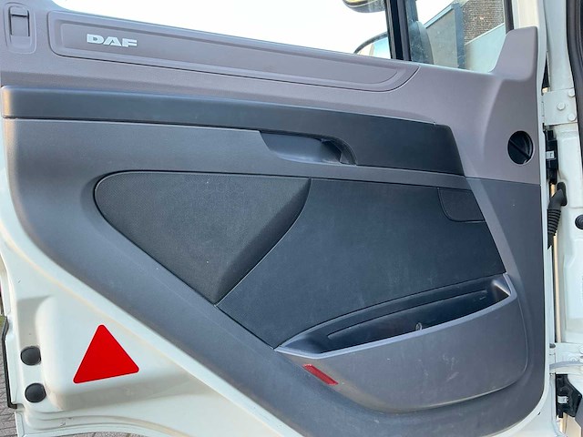2020 daf cf 410 fan vrachtwagen + haakarm + laadkraan + container - afbeelding 7 van  72