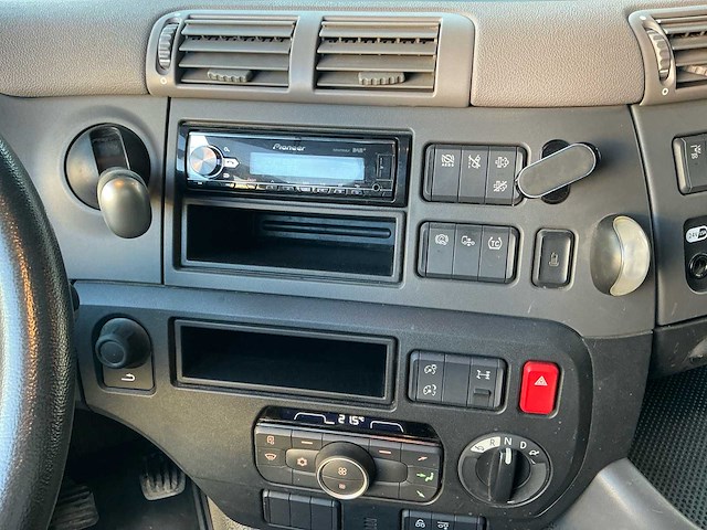 2020 daf cf 410 fan vrachtwagen + haakarm + laadkraan + container - afbeelding 14 van  72