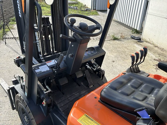 2020 doosan d25gp heftruck (demotoestel) - afbeelding 13 van  34