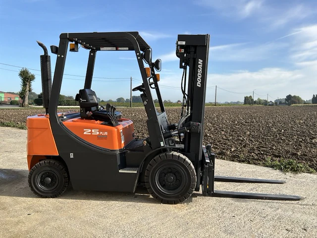 2020 doosan d25gp heftruck (demotoestel) - afbeelding 29 van  34