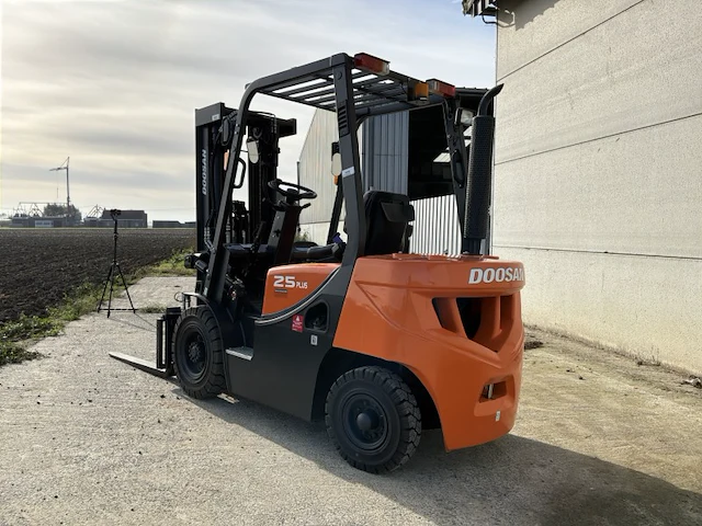 2020 doosan d25gp heftruck (demotoestel) - afbeelding 32 van  34