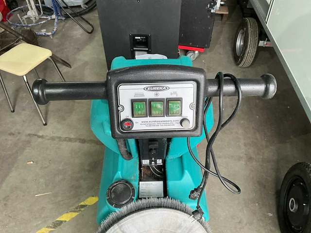 2020 eureka e46b borstelmachine accu 24 v met ingebouwde acculader - afbeelding 2 van  2