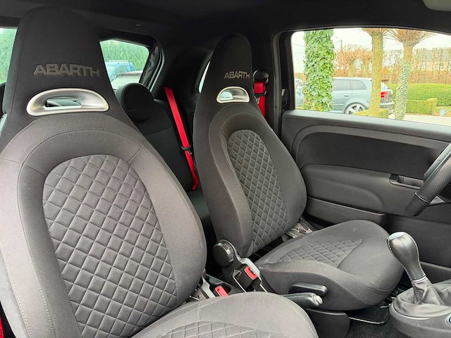 2020 fiat abarth 595 1.4 t - straalauto - afbeelding 31 van  42