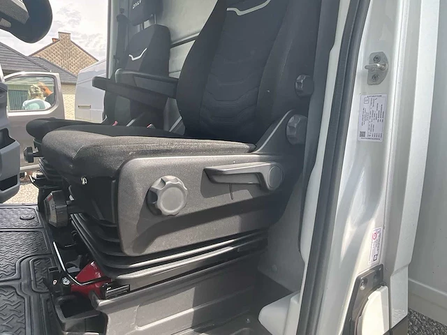 2020 iveco dagelijkse vrachtwagen - afbeelding 24 van  32