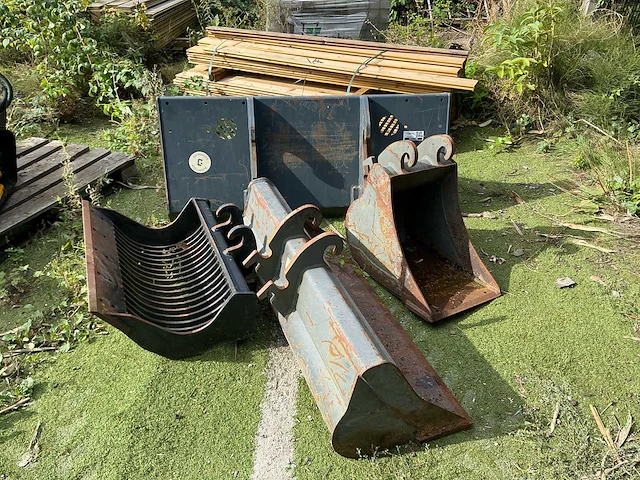 2020 kubota u27-4 hi minigraafmachine met hydraulische sorteergrijper en diverse bakken - afbeelding 16 van  26