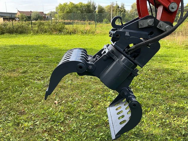 2020 kubota u27-4 hi minigraafmachine met hydraulische sorteergrijper en diverse bakken - afbeelding 9 van  26