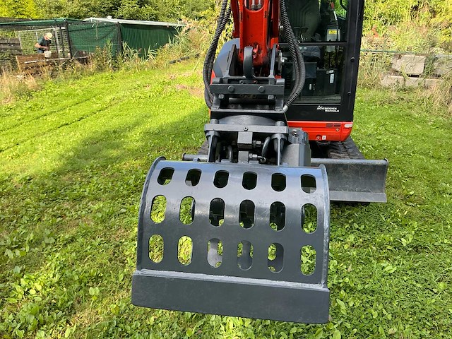 2020 kubota u27-4 hi minigraafmachine met hydraulische sorteergrijper en diverse bakken - afbeelding 10 van  26