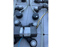 2020 linde r14g-01 reach truck op grote wielen en vorkversteller - afbeelding 71 van  78