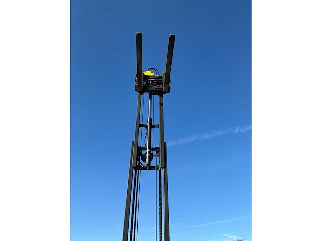 2020 linde r14g-01 reach truck op grote wielen en vorkversteller - afbeelding 5 van  56