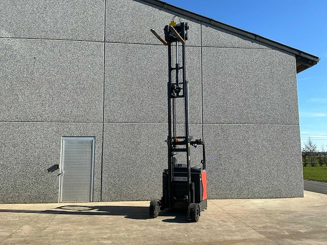 2020 linde r14g-01 reach truck op grote wielen - afbeelding 1 van  3