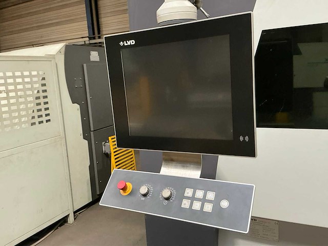 2020 lvd phoenix fl-3015 lasersnijmachine met platenlift - afbeelding 22 van  26