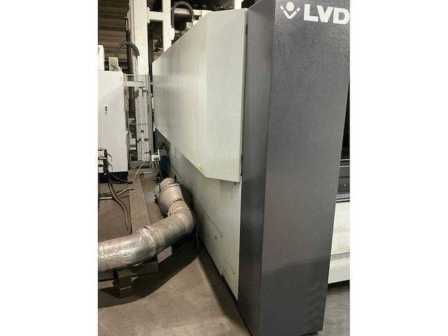 2020 lvd phoenix fl-3015 lasersnijmachine met platenlift - afbeelding 24 van  26
