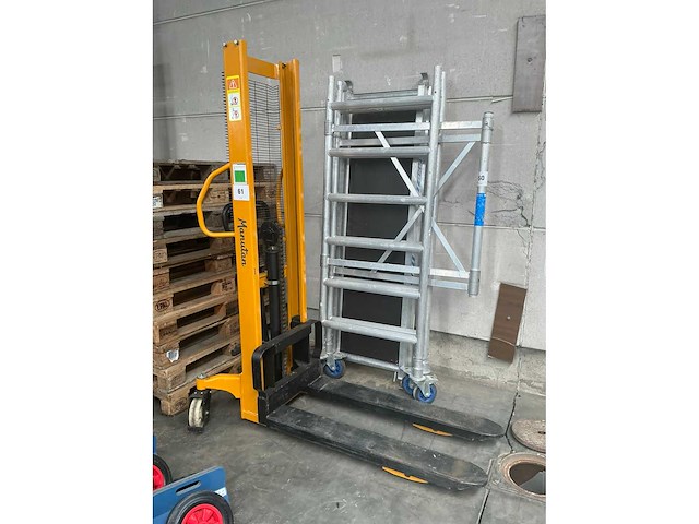 2020 manutan a170153 hand hydraulische palletwagen - afbeelding 1 van  5