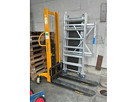 2020 manutan a170153 hand hydraulische palletwagen - afbeelding 1 van  5