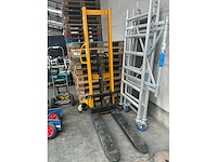 2020 manutan a170153 hand hydraulische palletwagen - afbeelding 4 van  5