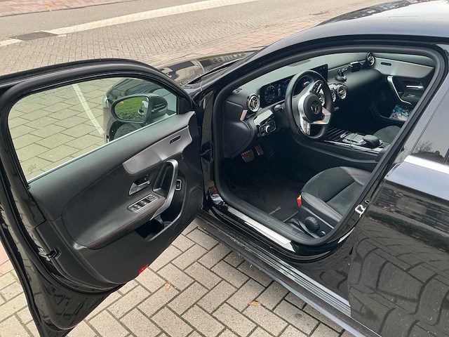 2020 mercedes-benz a180d sedan personenauto - afbeelding 7 van  26