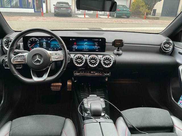 2020 mercedes-benz a180d sedan personenauto - afbeelding 9 van  26