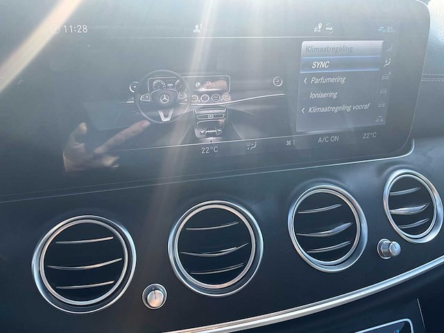 2020 mercedes-benz e300 amg line - plug-in hybride - panodak - trekhaak - afbeelding 46 van  83