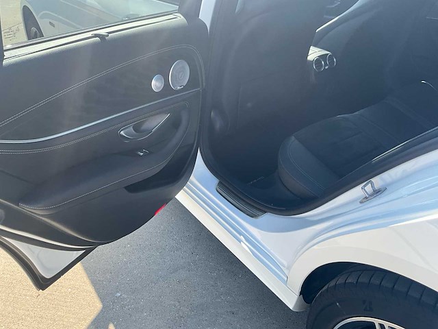 2020 mercedes-benz e300 amg line - plug-in hybride - panodak - trekhaak - afbeelding 47 van  83