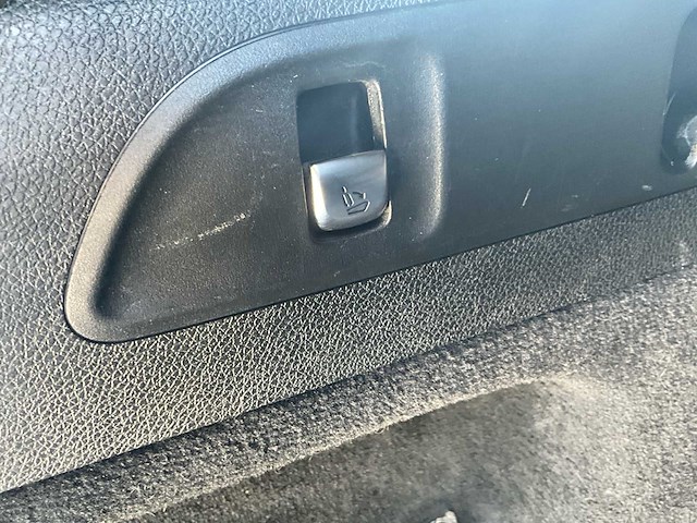 2020 mercedes-benz e300 amg line - plug-in hybride - panodak - trekhaak - afbeelding 31 van  38