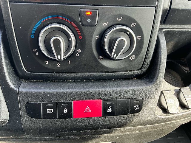 2020 peugeot boxer lichte vracht - airco - euro 6d - trekhaak - afbeelding 37 van  60