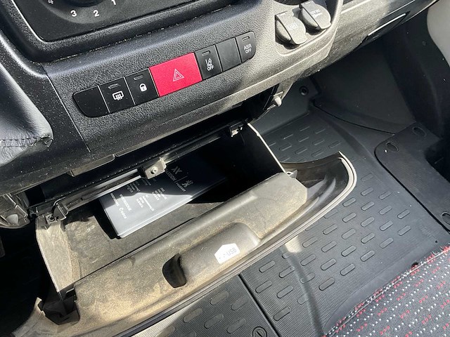 2020 peugeot boxer lichte vracht - airco - euro 6d - trekhaak - afbeelding 39 van  60