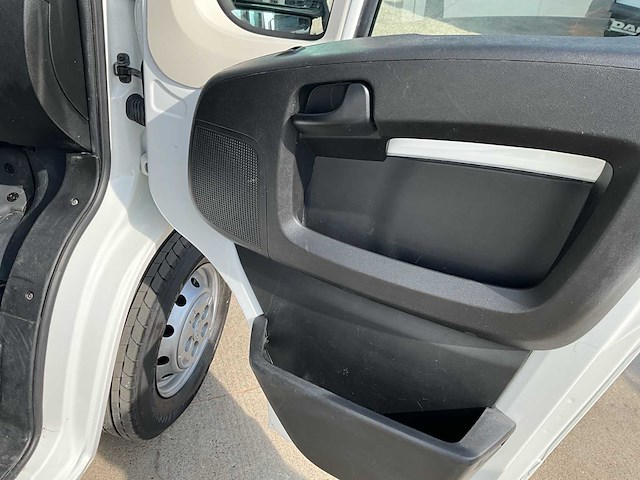 2020 peugeot boxer lichte vracht - airco - euro 6d - trekhaak - afbeelding 42 van  60